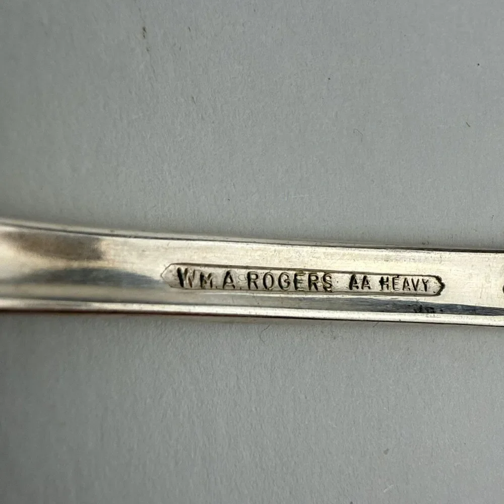 Oneida Wm Rogers Artistic Round Soup Spoons Set of 4